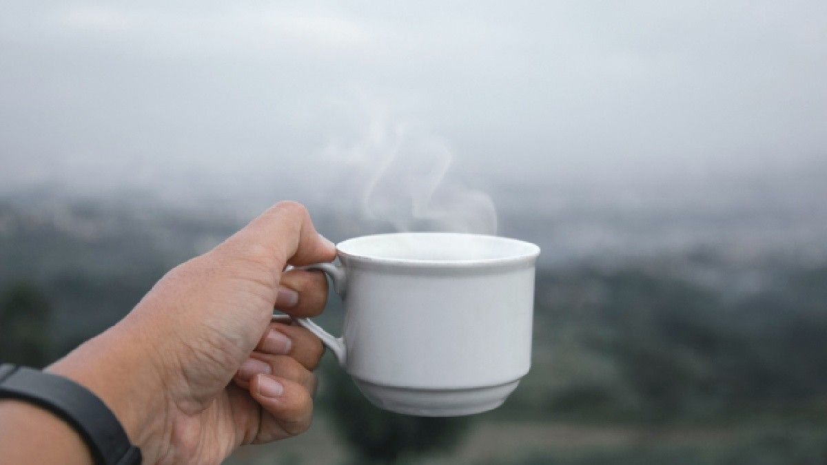 Minum Air Panas Saat Perut Kosong, Bisa Bunuh Sel Kanker?