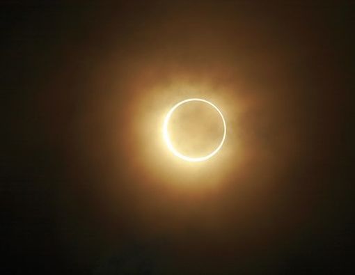 Cara Aman Melihat Gerhana Matahari Cincin