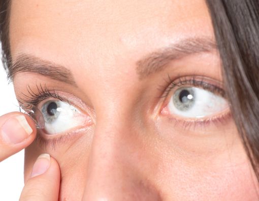 Pakai Lensa Kontak Setiap Hari, Amankah?