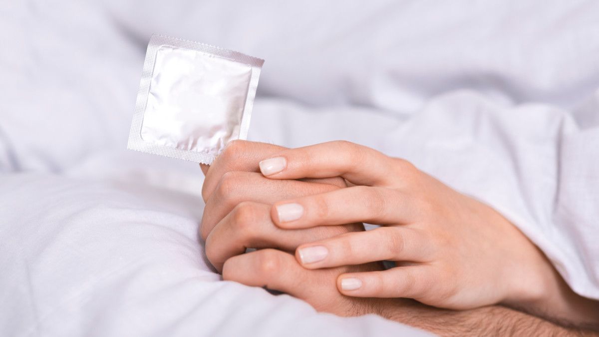 Pakai Kondom saat Berhubungan Seks Bikin Tidak Nikmat, Benarkah?