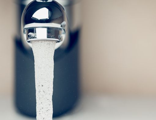 Apa Beda Beser Akibat Diabetes dan Kebanyakan Minum?