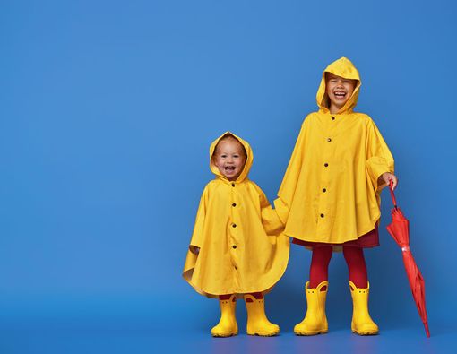Tips Memilih Jas Hujan yang Tepat untuk Anak