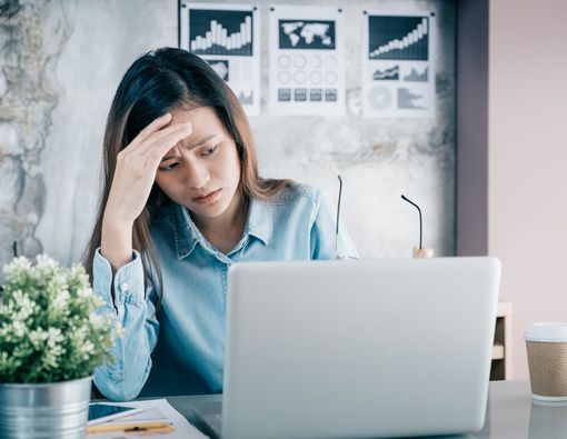 Lakukan Ini Saat Migrain Menyerang di Kantor