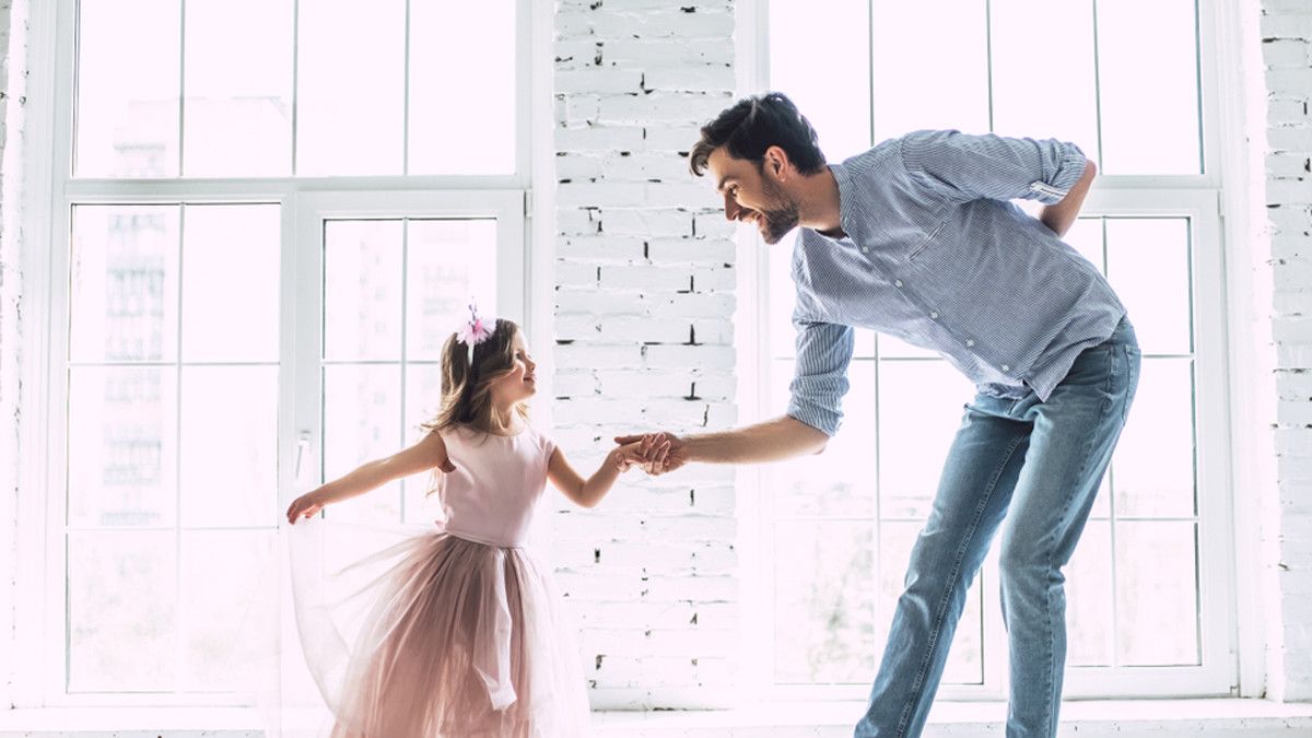 Benarkah Ayah Lebih Perhatian terhadap Anak Perempuan?