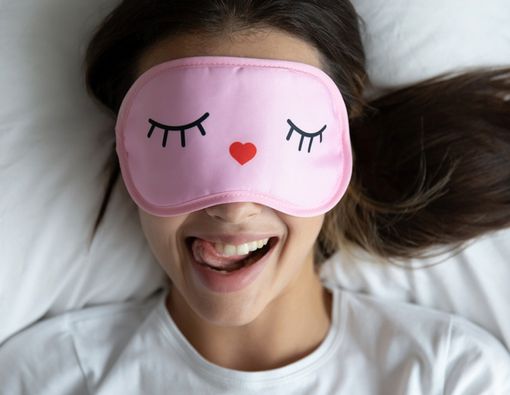 Tertawa saat Tidur atau Hypnogely, Wajar atau Tidak? Ini Faktanya!