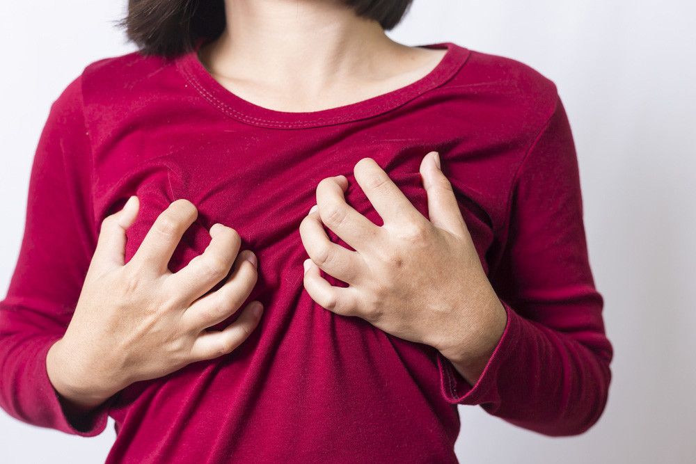 Efek Samping dari Meremas Payudara (CHAjAMP / shutterstock)