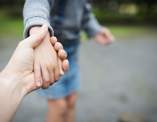 Terlalu Protektif terhadap Anak, Ini Akibatnya