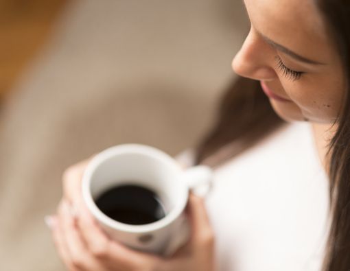 Alasan Kamu Harus Kurangi Konsumsi Kopi Saat Haid