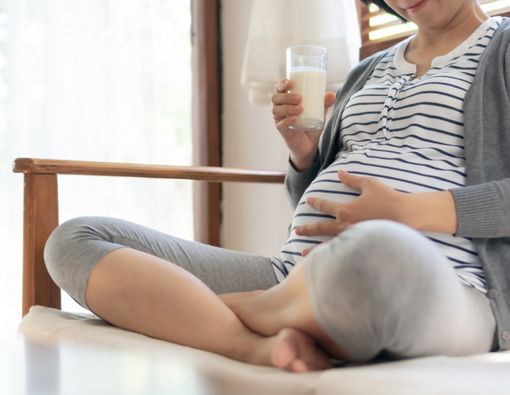 14 Merk Susu Ibu Hamil Terbaik yang Bagus untuk Kandungan