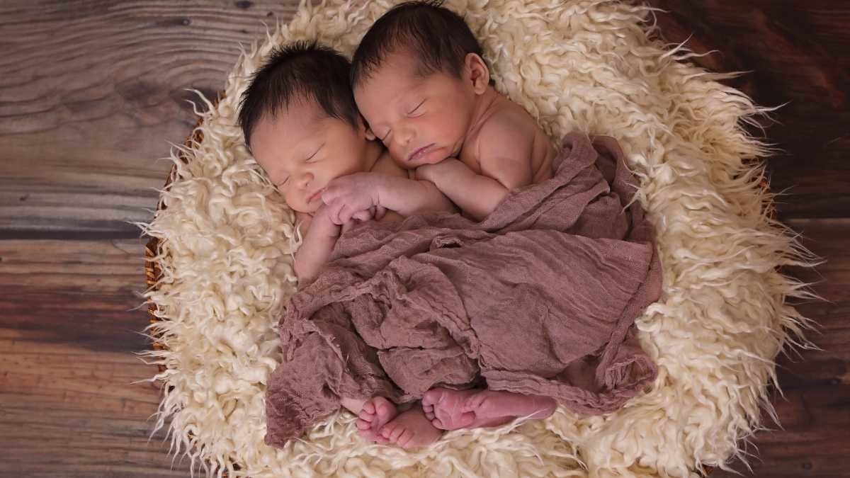 Serba-Serbi Proses Melahirkan Normal Bayi Kembar