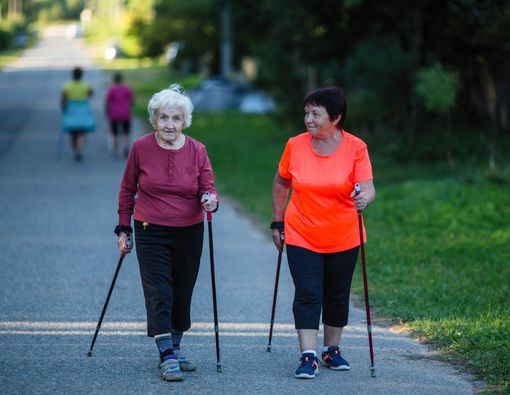 Jalan Kaki Cegah Gagal Jantung pada Wanita Lansia