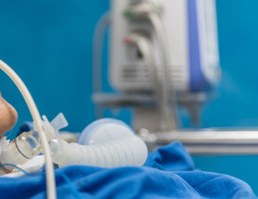 4 Tindakan Medis bagi Lansia Kritis Saat di ICU