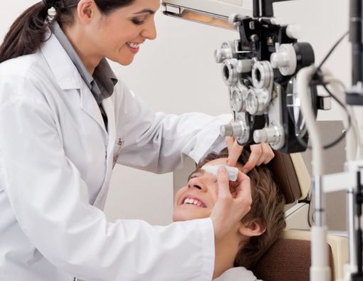 Ketahui Prosedur Irigasi Mata untuk Menghilangkan Zat Asing di Mata