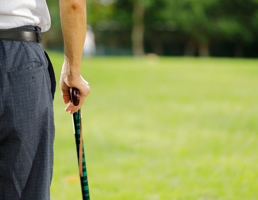 Mengenal Jenis Alat Bantu Jalan Cane dan Crutch