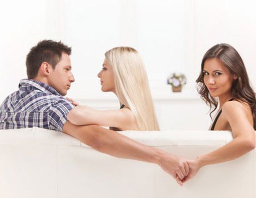 Mengenali Tanda-tanda Tidak Setia pada Pasangan