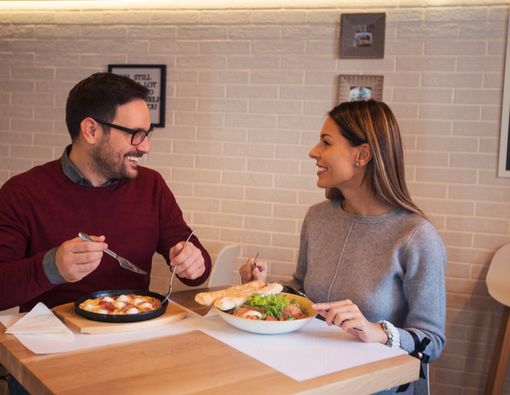 Jatuh Cinta Bikin Makanan Terasa Lebih Manis?