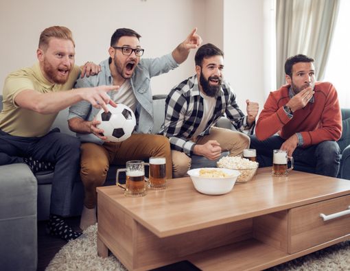 Awas, Sering Teriak Saat Nonton Piala Dunia, Rusak Pita Suara!