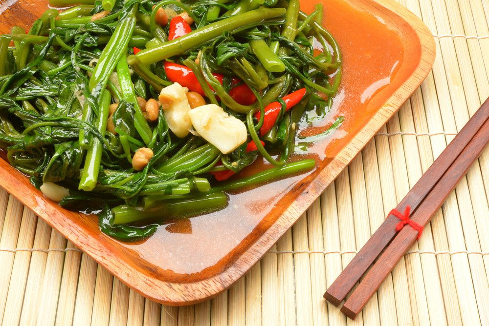 Benarkah Makan Kangkung Saat Sahur Bikin Ngantuk? (mayura-benjarattanapakee/Shutterstock)