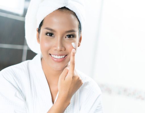 Tips Menjaga Kesehatan Kulit Wajah dari Luar dan Dalam