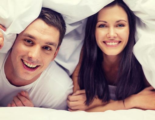 Ingin Pasangan Anda Bahagia saat di Ranjang? Ini Kiatnya