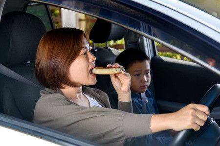 Hindari Makanan Ini Agar Tidak Mudah Stres Saat Mudik