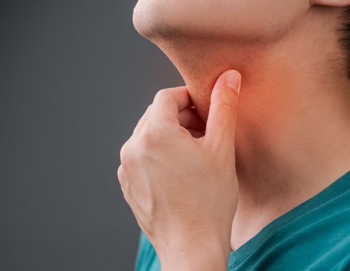 14 Makanan untuk Radang Tenggorokan yang Aman Dikonsumsi