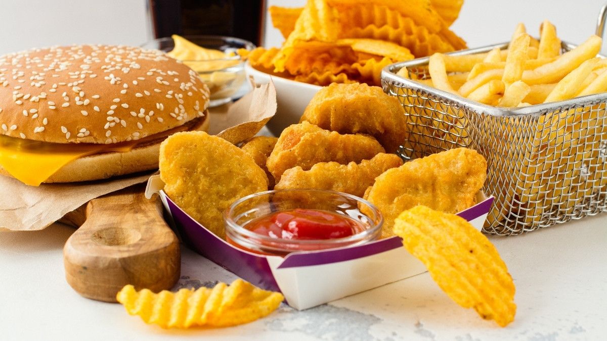 Suka Makan Fast Food? Ini Tips Sehatnya
