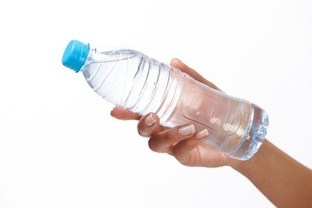 Air Mineral dalam Kemasan Botol dengan Rasa Tertentu, Berbahayakah?