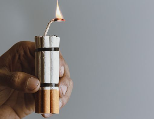 Awas! Jadi Social Smoker Sama Berbahayanya dengan Perokok Aktif