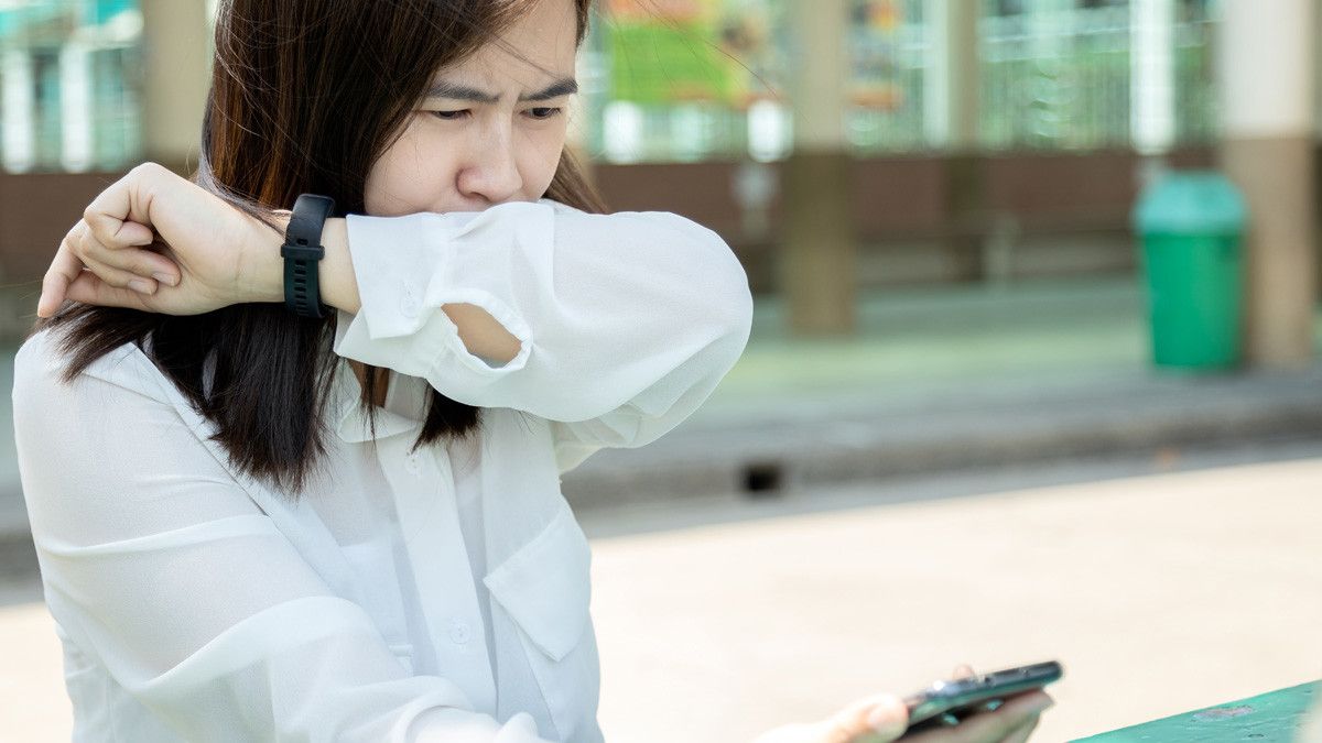 Ini Etika Batuk yang Benar agar Tidak Menular