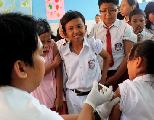 Atasi Demam pada Anak Usai Imunisasi