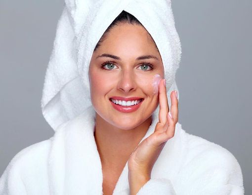 7 Cara Mengecilkan Pori-Pori Wajah