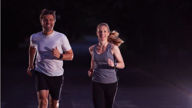 6 Kelebihan Lari pada Malam Hari