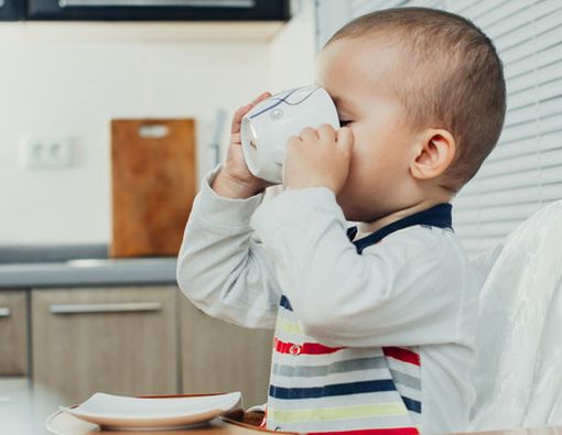 Kenali Dampak Minum Teh Berlebihan pada Anak