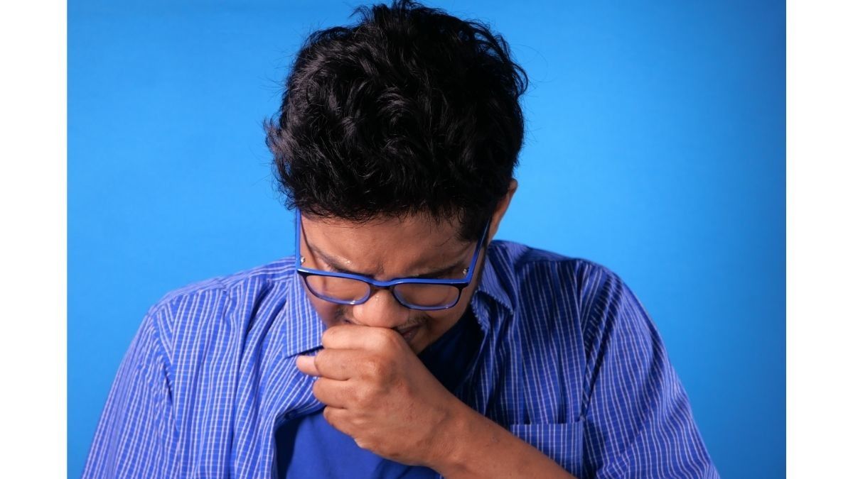 Batuk Disertai Nyeri Punggung Bawah, Perlukah Khawatir?