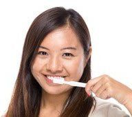 Benarkah Menyikat Gigi Menyebabkan Gusi Turun?