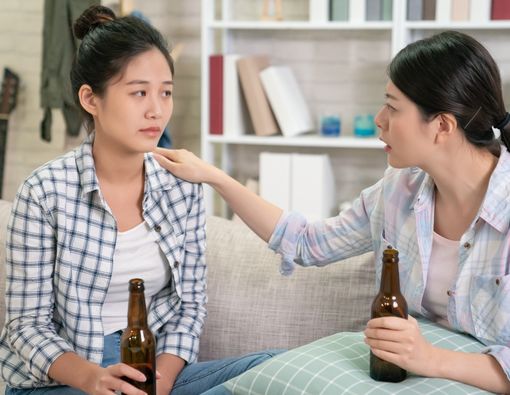 Sering Dijegal Rekan Kerja, Jangan-jangan Dia Punya Crab Mentality!