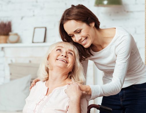 5 Hal yang Perlu Dilakukan Keluarga Saat Merawat Pasien Lansia