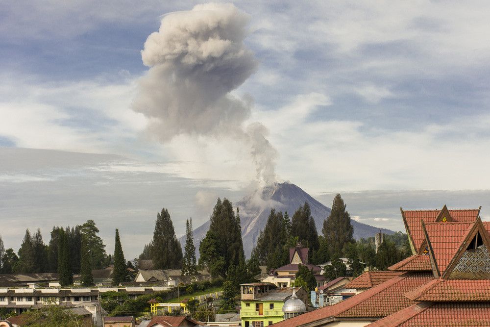 Gunung Sinabung Meletus, Awas Debu Vulkanik Ancam Kesehatan!