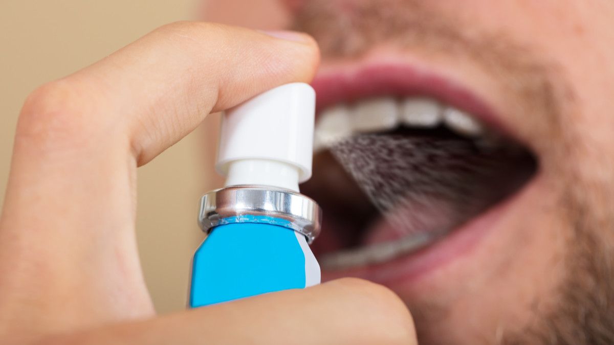 Pihak Medis Tiongkok Pakai Spray Antivirus, Ampuh Tangkal Coronavirus?