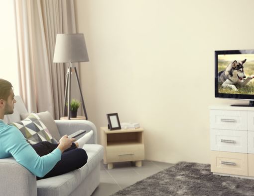 Bahaya Tren Netflix and Chill bagi Kesehatan Anda