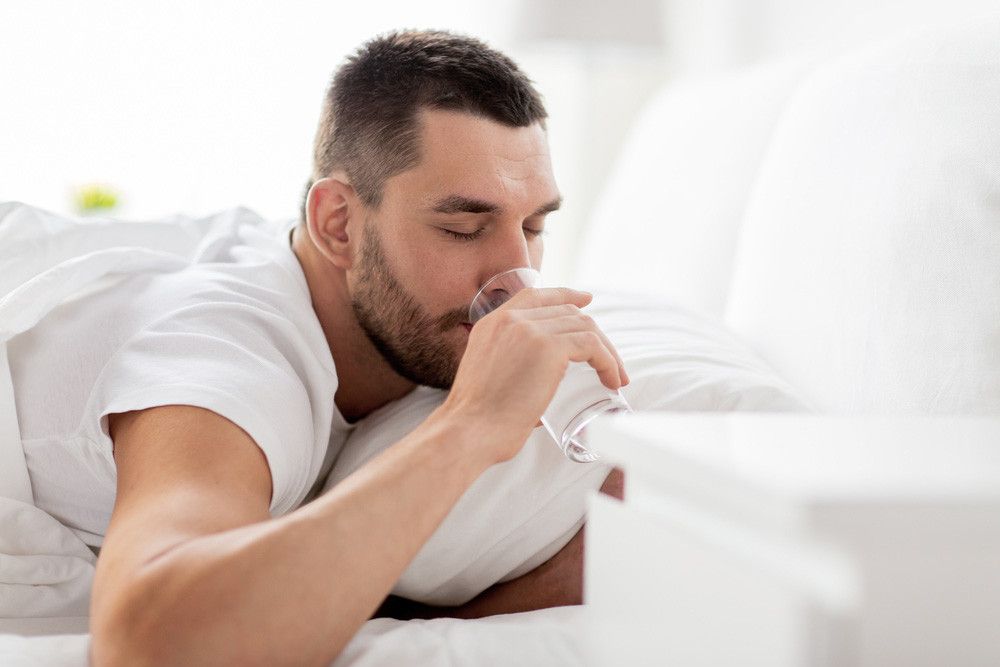 5 Manfaat Luar Biasa Minum Air Putih Setelah Bangun Tidur