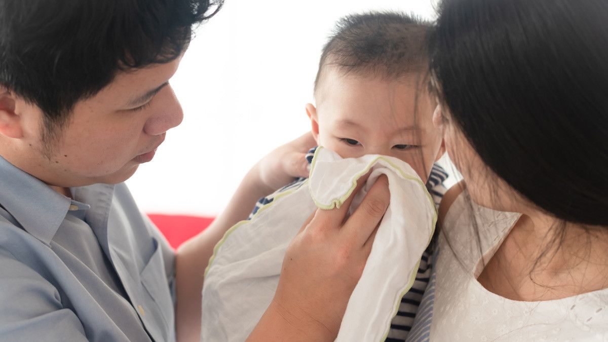 Kiat Atasi Batuk Pilek si Kecil Selama #DiRumahAja