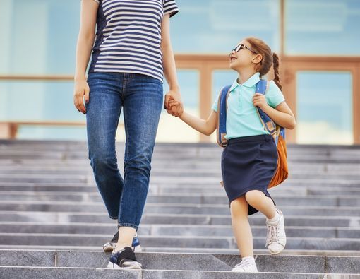 Anak Mulai Sekolah, Bolehkah Diberi Uang Jajan?