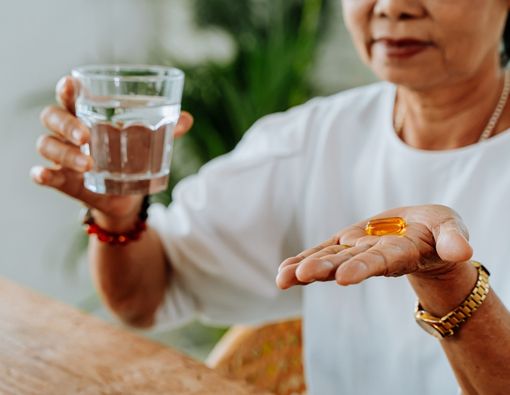 9 Suplemen Vitamin yang Sebaiknya Dikonsumsi untuk Lansia