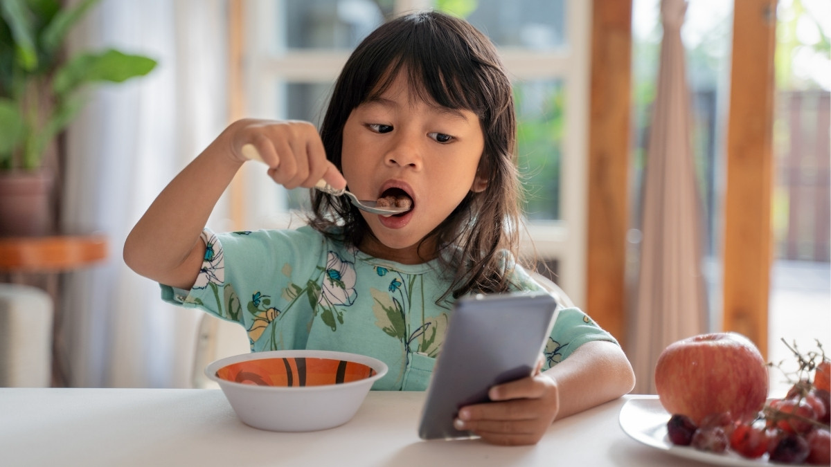 Kiat Mencegah Anak Kecanduan Gawai