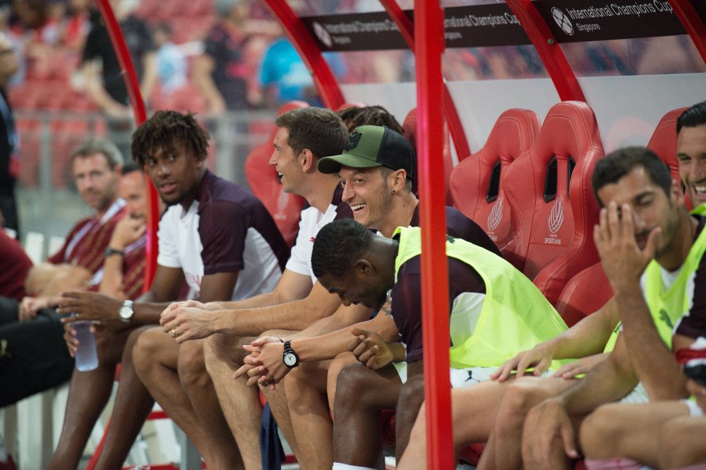 Kenali Bahaya Mabuk Pakai Gas Tawa seperti Pemain Arsenal