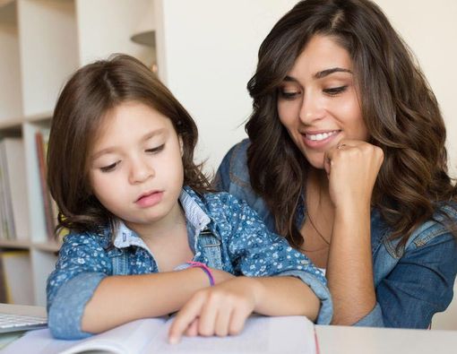 Delapan Cara Bantu Anak Bikin PR