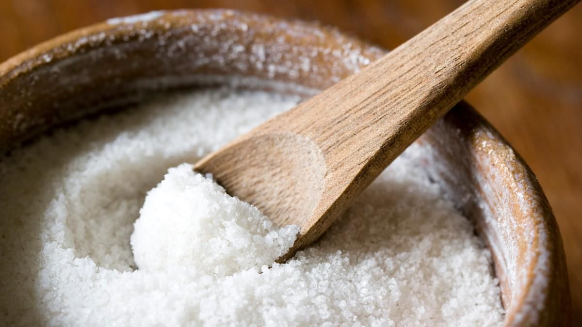 Cara Membersihkan Karang Gigi dengan Garam, Apa Bisa?