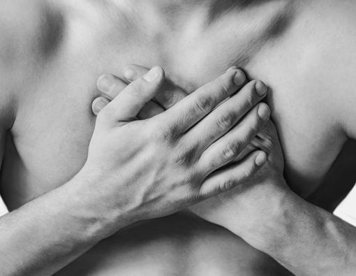 Dada Sakit Saat Berhubungan Seks, Harus Berhenti atau Tetap Lanjut?